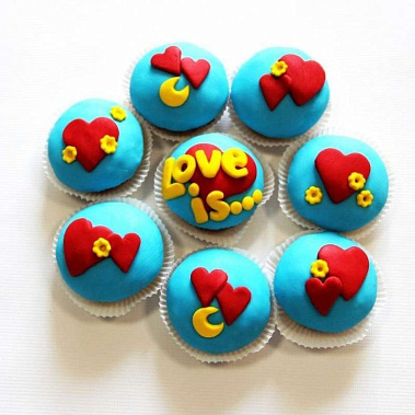 Капкейки "Love is..." купить - тюмень.сладкоежкин.рф